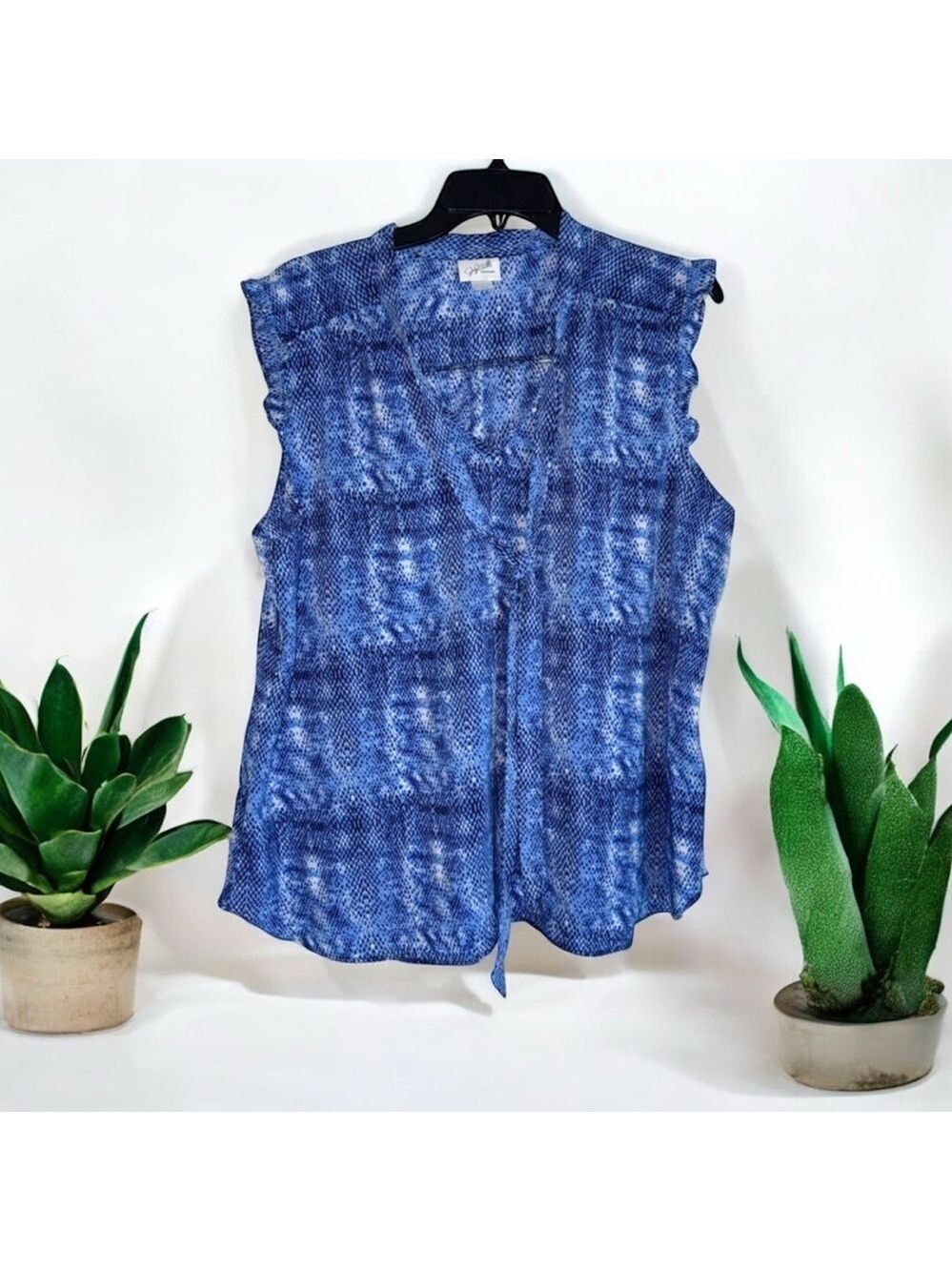 Jaclyn Smith Blue Sleeveless Tie Front Blouse